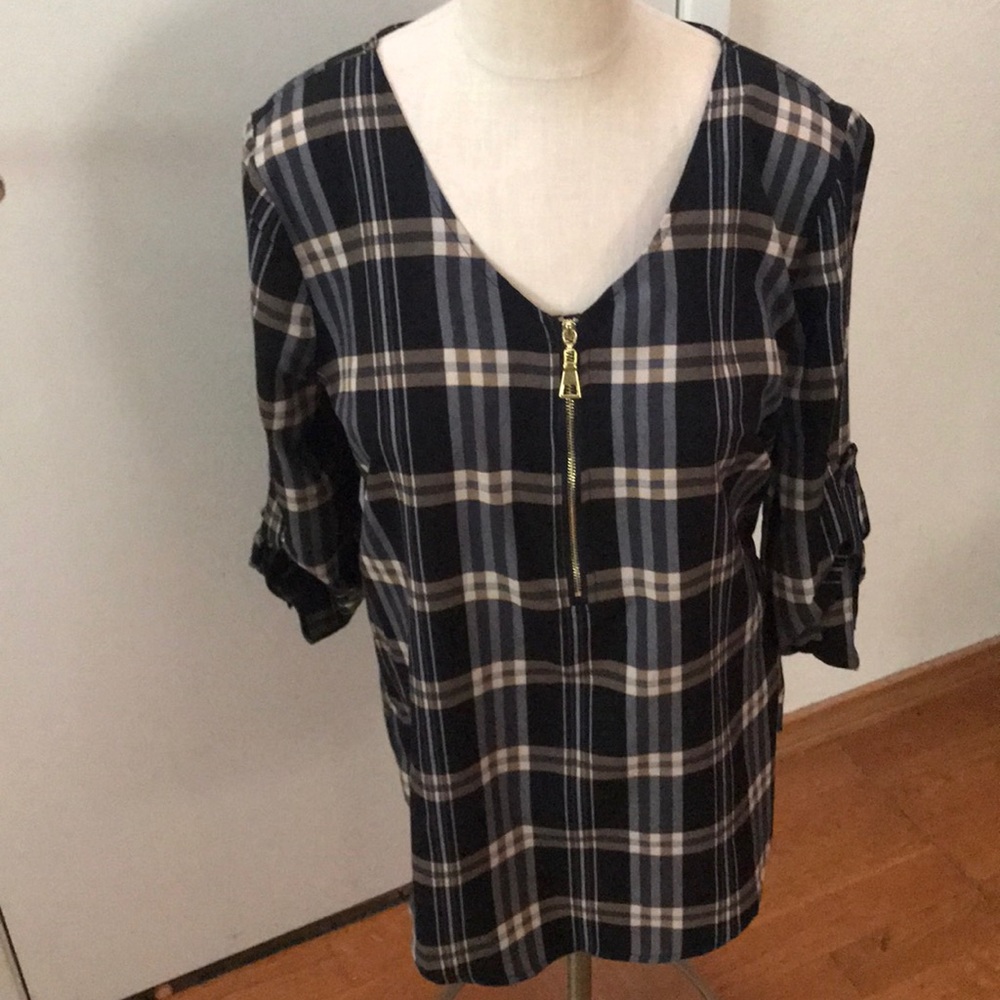 Used- beautiful plaid 3/4 sleeve Tacera blouse.